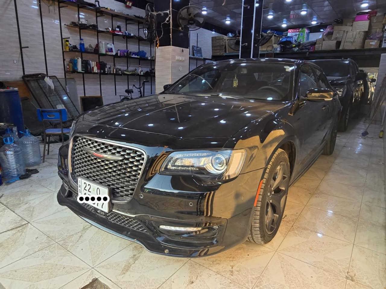 السلام عليكم ورحمة الله
للبيع كرايسلر s300 
موديل 2023 اصل 
المكينه 5.7 8 سلندر 

فول مواصفات للاخير 

العنوان : البصره 
الرقم : اربيل تحويل او وكاله بالحال 

اللون اسود ملكي 
ماشيه 10000 كم 
داخل جلد اسود مطرز S
بانوراما 
رادارات 
حساس امامي خلفي 
وباقي المواصفات المعروفه لل S

السياره وارد امريكي حادثها بسيط جداً 
بدون صبغ بدون تبديل بدون دواخل 

السعر : 32500 $           325 ورقه 
وبيها مجال 

للتفاصيل اكثر  التواصل على الخاص 

او على رقم الهاتف ***********  وتساب
