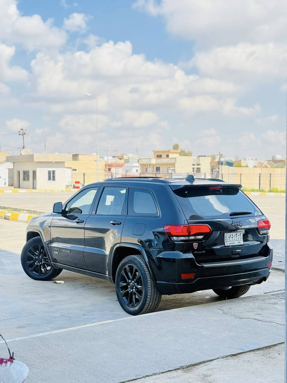 🖤 JEEP SEVENTY FIVE 2016 للبيع
▪️ الموديل: 2016
▪️ الممشى: 90 ألف

🔹 حادث أمريكا: شبر بالجاملغ الأمامي
🔹 الدواخل، الشواصي، واللغود كلها سليمة

المواصفات:
▪️ محرك 3600
▪️ سلايد روف
▪️ بصمة تشغيل + بصمة أبواب
▪️ تشغيل عن بعد
▪️ مقاعد جلد
▪️ كراسي اثنين كهرباء
▪️ تدفئة للمقاعد الأمامية
▪️ مقعد السائق ميموري
▪️ باب جنطة كهربائي
▪️ شاشة كبيرة مع كاميرا خلفية
▪️ حساسات خلفية
▪️ إشارات بالمرايا
▪️ تحكم بالستيرن
▪️خيط احمر
▪️ منظومة زينون عالي وناصي

السياره جاهزة بدون أي نواقص

📍 العنوان: بغداد – الدورة
💰 السعر: 182 ورقة ومجال بسيط
📞 الهاتف :- ***********
