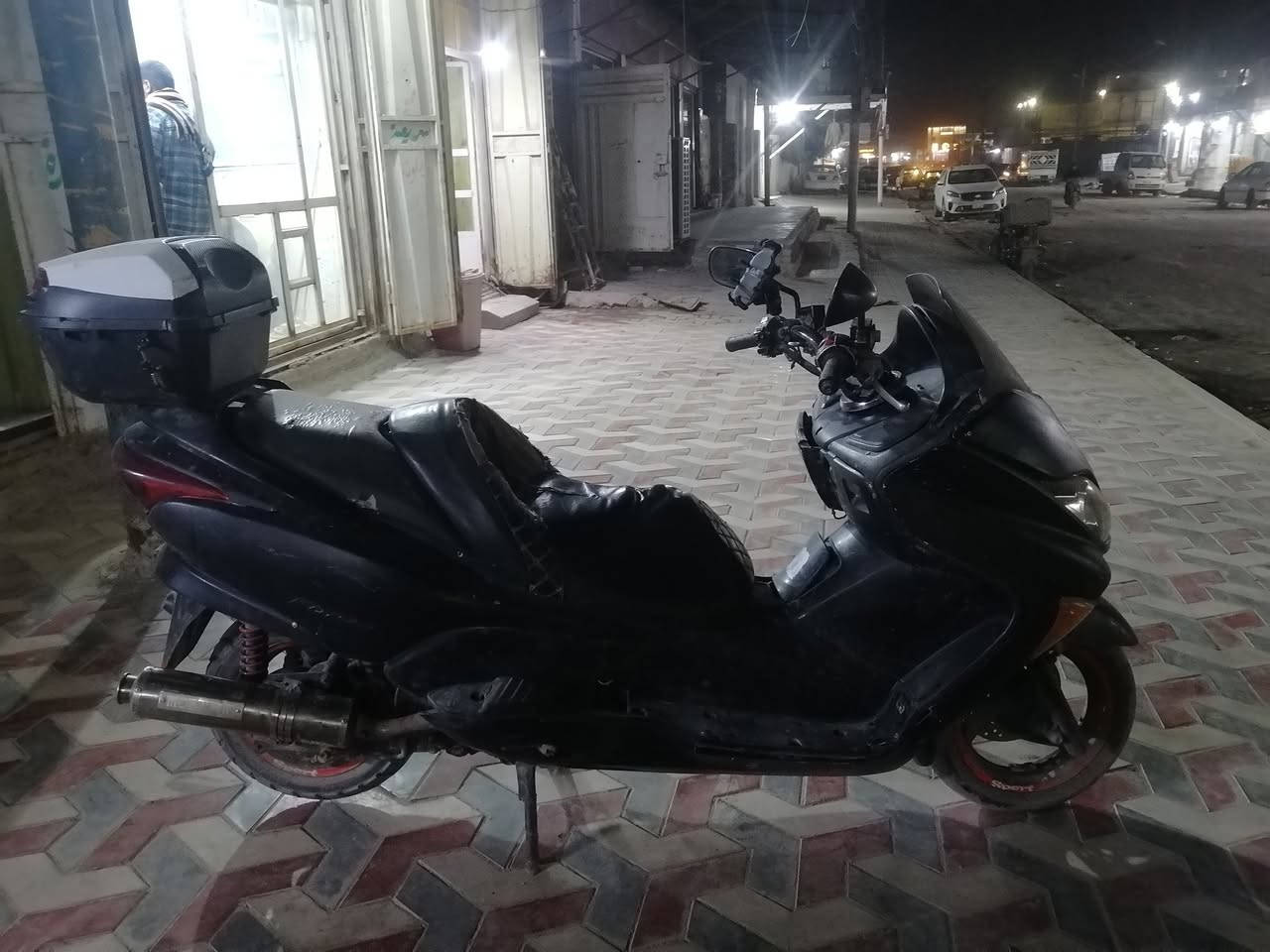 السلام عليكم 08 مفتوحه ناقصهة ترتيب بسيط لونهة اسود طافي  المكان الديوانية جمعيه السعر 500و بيهة مجال للشراي فدوه المو شراي لا يتعبني الرقم ***********
