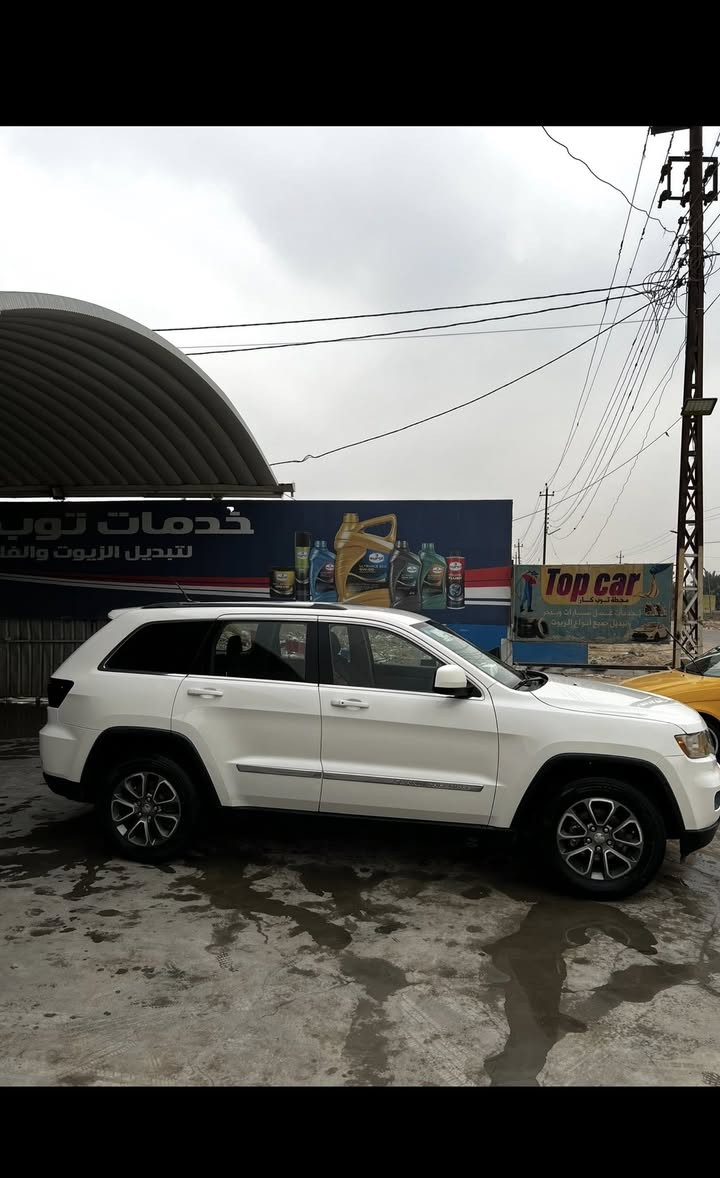 السلام عليكم

للبيع 

جيب كلين

موديل2011

لاريدو مواصفات عاديه

لون ابيض

شاشه

بصمه 

كشنات قماش

بيها صبغ كد شبر بجاملغ اليمنه الامامي

ويم قبغ البانزين هم بيها شويه صبغ

السعر 155وبيها مجال

مكانها بغداد الدوره

***********

***********
