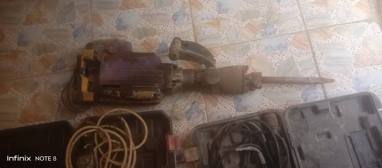 السلام عليكم دريلات قديمه للبيع بسعر مناسب اللي محتاجهن هذا رقمي ***********
