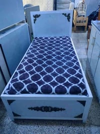 سرير نفر واحد • إطار ألمنيوم • مرتبتين