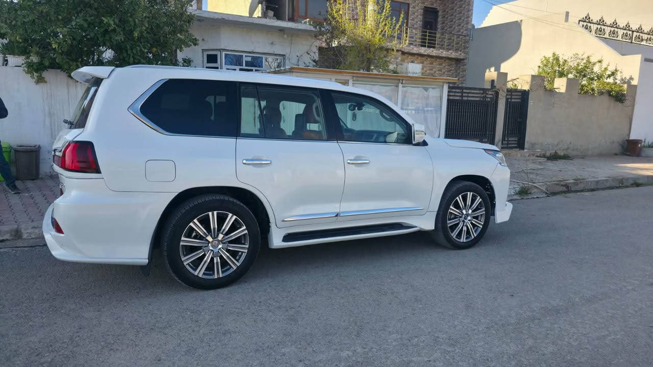 لێكزس ٢٠١٣ LX 570 شكلی گۆڕاوە بۆ ٢٠٢١ سێ پارچەی ڕەشە باقی بۆ شكل گۆڕین حیزام كراوە***********واتس ئەپ و ڤایبەری لەسەرە ***********سەیارەكە زۆر جوانە فول مواسەفات بەسمە سلایت كوشنجلد ناو قەیسی ڕادار كامیرا دەبڵ عەكسل وچوپ بەرزو نزم دەبێت سەنەوی نوێیە تا ٢٠٢٨ بۆ زانیاری زیاتر پەیوەندی بكە كويسينجاك, أربيل
