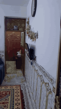 سلام عليكم
الدار للبيع
مساحة 100مربعة 10×10طابقين
استقبال +غرفة نوم+حولي +صحيات+مطبخ 
طابق ثاني غرفتين +حمام
عنوان حي اور قرب بانزين خانة علي دراجي
الاستفسار: ***********
