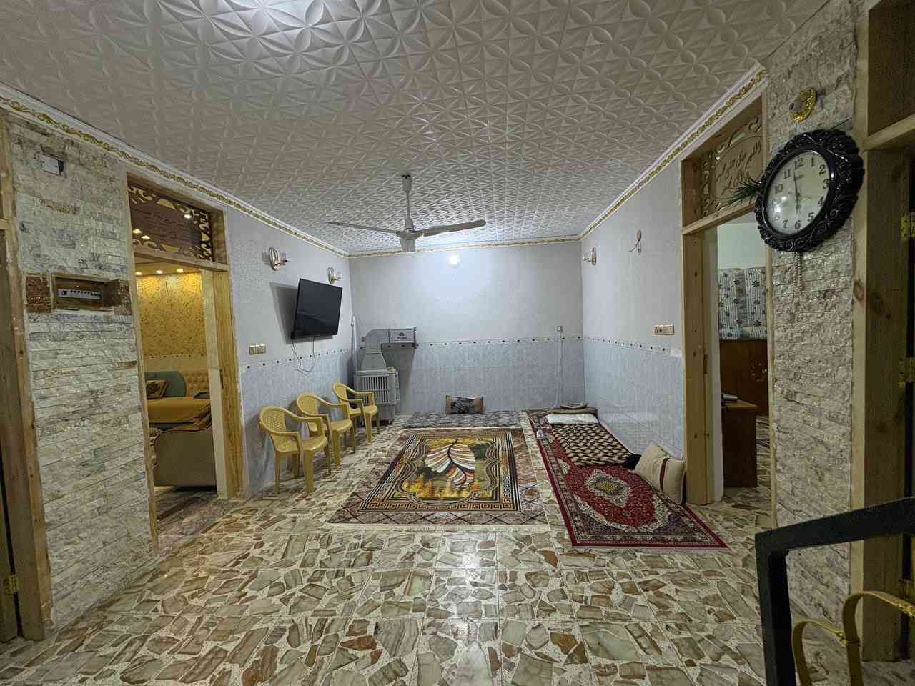 بيـت للبيـع طابـو صرف عن طريق المبادرة او البيع مباشر  
الموقـع 📍 / حي المهندسين الثالثة 
المساحــة / 250م الواجهة [10م] النزال [25م]
 يحتوي الطابق الاول ( غرفتين - مطبخ - صالة - الاستقبال - مجمع صحي خارجي وداخل - كراج سيارة - حديقة )  
للأستفسار الاتصال على الرقم التالي 

    ***********       📞 ✅
