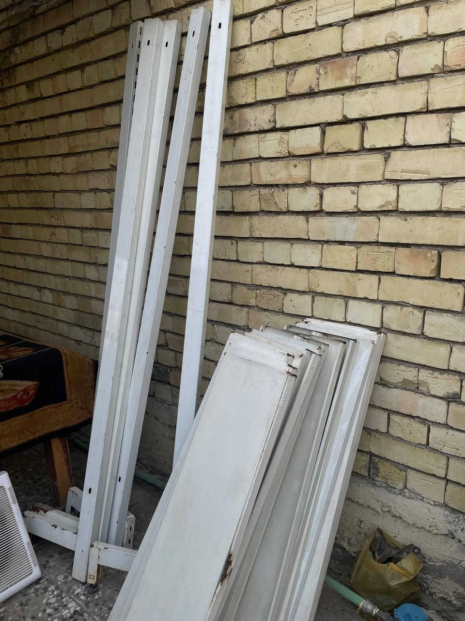 عندي رفوف قيم واخذ بما يرضي الله وهذا رقمي *********** السيديه شارع ال400
