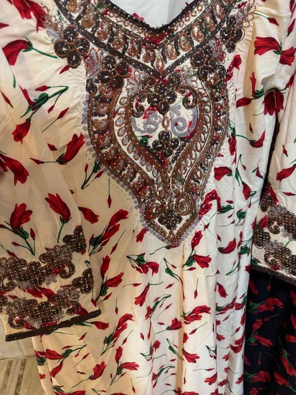 تم ووصول مخور نسائي 
خامه كشمير اصلي امارتي 
شغل درجه اولى تطريز ردن وصدر 
قياسات L  XL  XXl
درزن 4 الون


**إذا كنت صاحب هذا الإعلان وتريد حذفه لأي سبب، رجاءا أرسل رسالة إلى الدعم الفني**