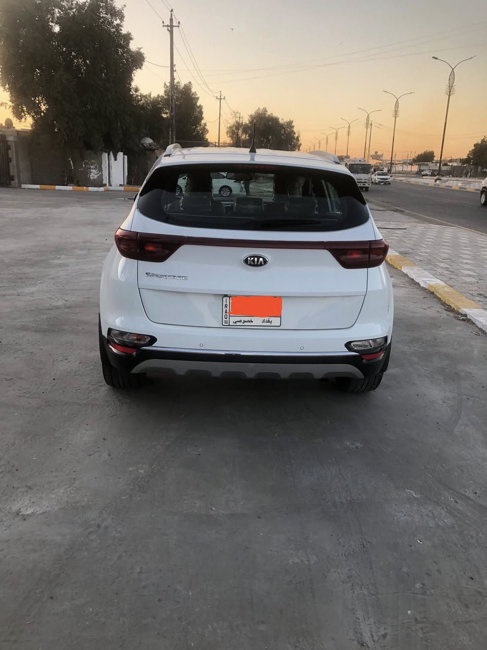 سلام عليكم
سبورتج خليجي موديل ٢٠٢١ مكفول من ضربة والصبغ عدا رصعات في الباب الخلفي ،سبير ما نازل
فول عدا البنرامه  
 (بصمه ،كشتات كهرباء، تشغيل عن بعد ، شاشه كبيره ، باقي الموصفات معروفه.. )
السعر ٢٠٨$ 
العنوان بغداد البلديات 
هاتف.   ***********
