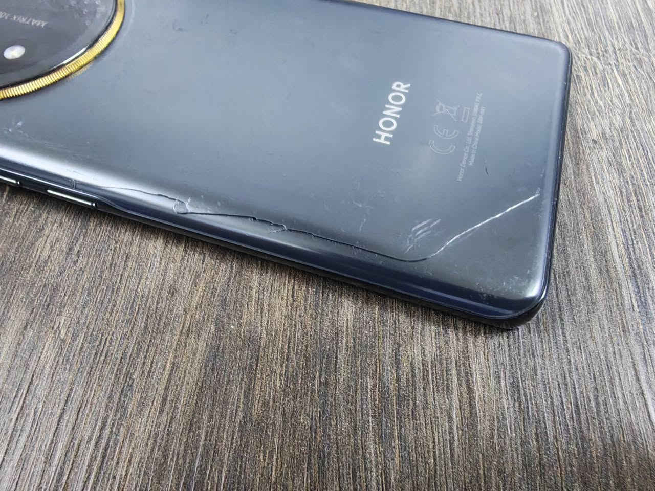 هونر x9c رام ١٢ ذاكره ٢٥٦ اسود بي فطر بالظهر وبي شخوط بالشاشه والظهر
السعر ٢٢٥ الف
مكاني اليرموك
الجهاز شغال بس مشخط ومفطور
رقم تليفون ***********
