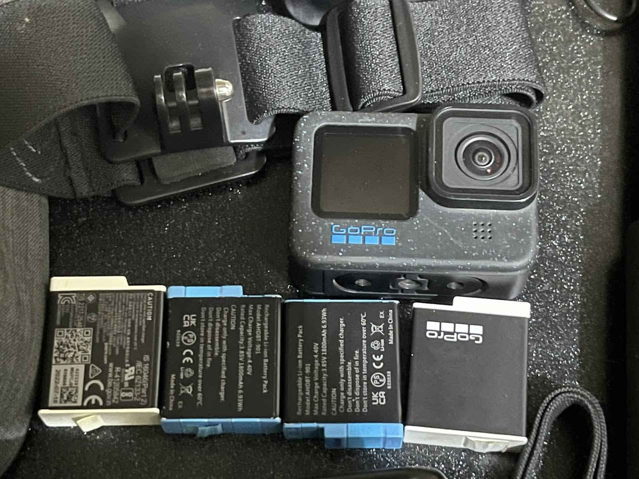 للصناع المحتوى جبتلكم شي كامل مكمل يعني اي شي متحتاج بعد كلشي موجود وياها . وبشرط الفحص وشغله مكفوله الله شاهد . 
كوبرو 12 مع معدات كامله شواحن عدد 2 بطاريات 4 
استاند 2 مقبض ايد كفر حمايه من المي استاند دراجه استاند مثبت عدد 2 سيارة. حزام ضهر للكوبرو. حزام الرئس . ومفاتيح معدات جدد السعر ٤٦٥ الف كامله 
مكاني بابل توصيل موجود . ***********
