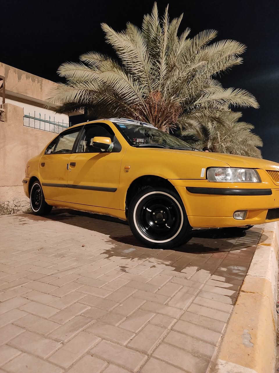 سلام عليكم سياره للبيع 2013 رقم بغداد مشروع وطني مصفره هيئه وغرامات مكينه وكير خير من الله لا تبخير ولا تنقيص صدر جديد تبريد ثلج تدفئه تخم تأير ابو الخط مكفوله من الضربه بس بيه بل جاملغ الامامي معجون كهربائيات كله شغال بسمي السياره سعر 43 
***********
