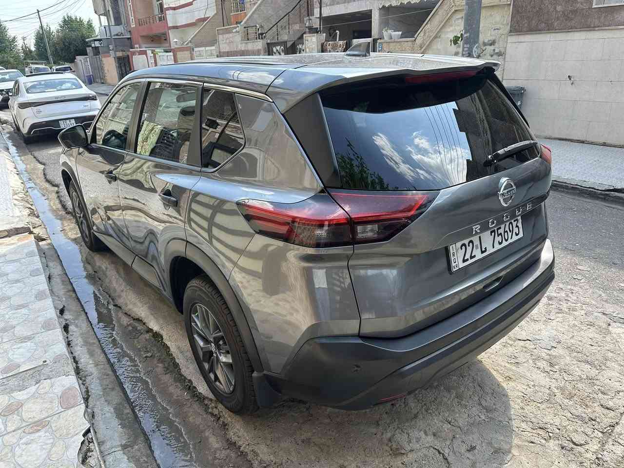 نيسان روج 2021 s 
السيارة اربعة سلندر تنفس طبيعي 2500. وارد امريكي داخل بدون حادث هنا بالعراق صار بيها جاملخ ونص بوند السيارة ماشية 50ميل مكان اربيل رقم سنويه هزه كله جديد


**إذا كنت صاحب هذا الإعلان وتريد حذفه لأي سبب، رجاءا أرسل رسالة إلى الدعم الفني**