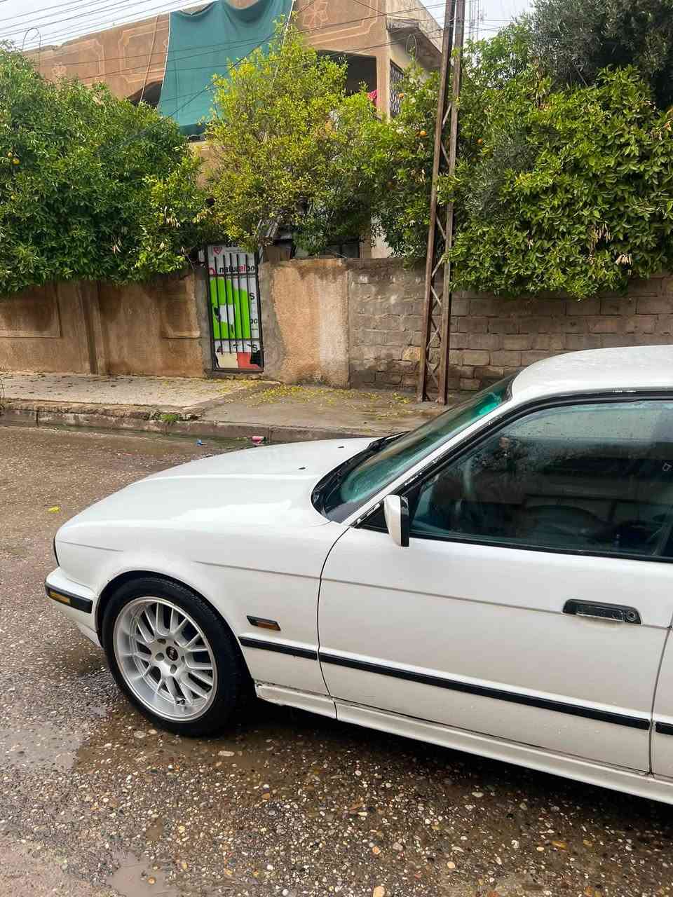 بي إم دبليو 525 اصل 
كير مكينه شرط 
صبغ عام جماليه 
السياره طخم الكدام نص عمر 
***********
***********
