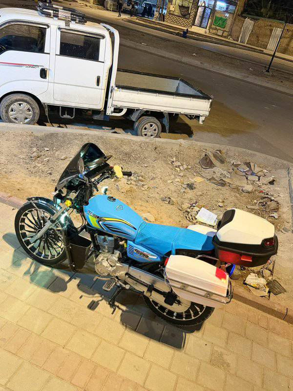 هاي سونك  موديل 25نكره سلف محرك مكفول وبلاد كهربائيات شغاله 
مثل ماموضح جنط والحواضن ستيل ماخذهم ب200 والدرع 
الدراجه نضيفه جيب الف فيتر 
اوراق أصولي 
شراي تعال كلب وخادم مكان بغداد الحريه ***********
