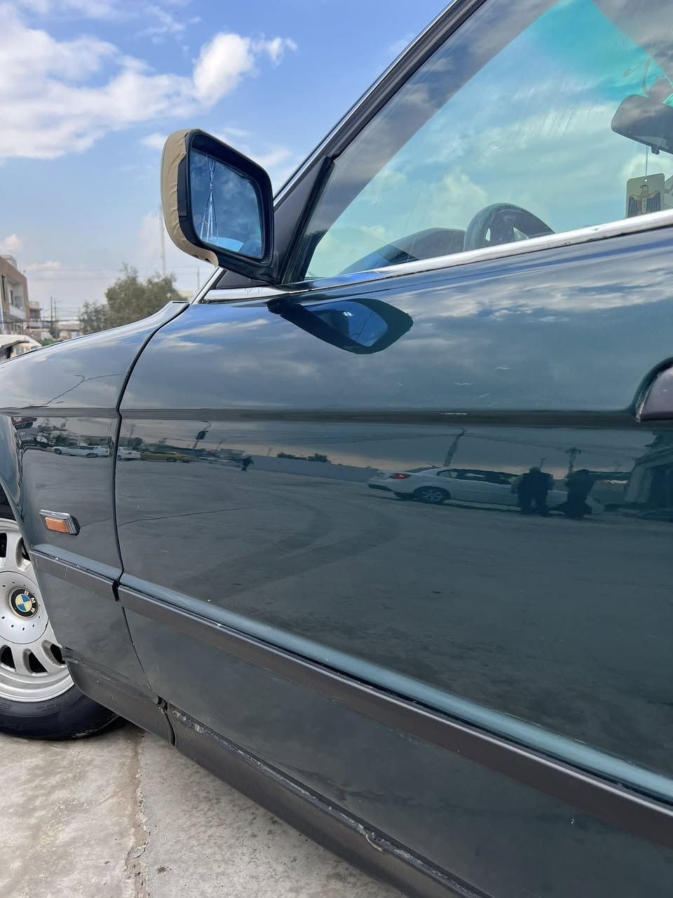 اسلام عليكم اخوتي بي ام للبيع فقط والسعر جوه السوك 525اصل وفصل وبليته كير عادي محرك  ٢٥لاصرف لا نفخ تبريد شغال بشرط رقم دولي جديد ما بيهه لا ضربه ولا طخه اكسن خفيف غرفه جديده طك وايرمينه بشرط كلهه موديل 92. تخم تايرات جدد ويل صقر السياره ما يعوزهه شي بجم دخاني السعر 48وبيهه مجال 
  ‭٠٧٥١ ٠٨٢ ٩٥٩٣‬. ***********
