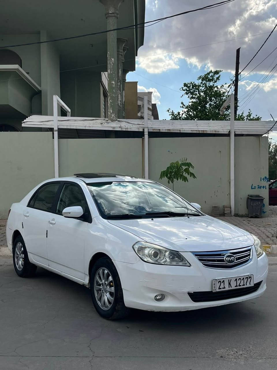 سلام عليكم
للبيع BYD كلين 2014 بدون صبغ كير اوتو
سنويه رقم جديد بيها كود بنزين شرط تحويل
محرك كير شرط تبريد شغال تخم تاير جديد 
كهربائيات كلها شغاله سياره كلش حلوه وجاهزه بدون مصرف سعر 63 بيها مجال كلش قليل مكان سياره كركوك *********** بيها واتساب هم كركوك, العراق
