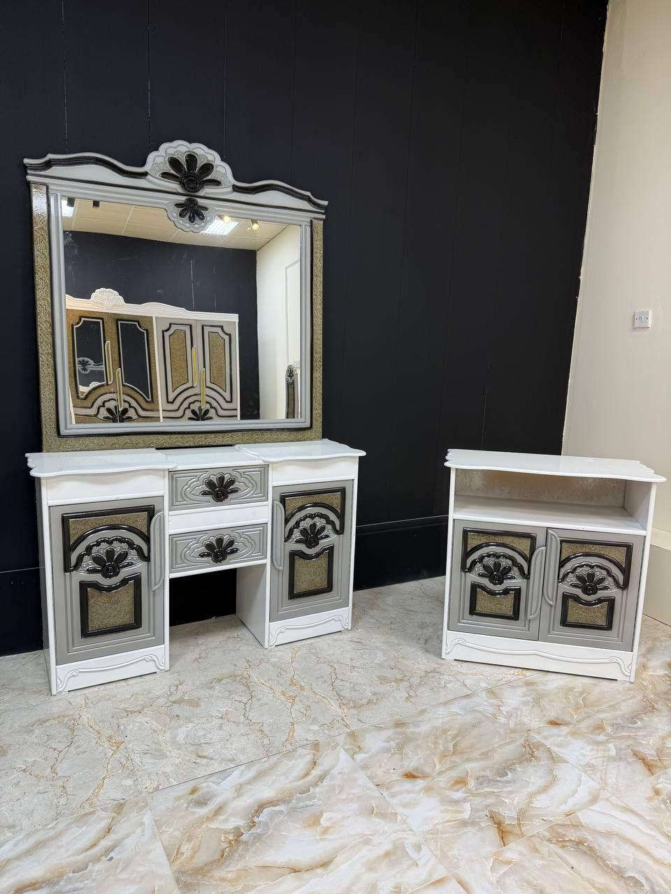 السعر // مليون فقط 😍

🔅تفاصيل الغرفة المرمري  ....

 خارج ٤ملم ام دي اف 🔺
وداخل معاكس ٣ملم 
صبغ حراري  درجة اولى 

عدد القطع  ٧ قطع 😍
🔺1 //جرباية  قياس  ١٦٠ × ٢٠٠ 
🔺//ميز جانبي ايسر قياس ٥٠
🔺2// وميز  جانبي  قياس ٥٠
🔺3// زاوية ارتفاع مترين عرض ٨٠
🔺4// وميز بلازمه  
🔺5//وميز مراية ارتفاع مترين عرض ١٢٠
🔺6// وكنتور ٦ باب  ارتفاع مترين و١٥ طول ٣ متر و١٥

القطعه الثامنة حسب الطلب شازلون
سعرها ٥٠ الف ❤️

(توصيل مجاني مركز بغداد )
التوصيل يشمل الشد مجاني 🔥
(اطراف ٥٠)
باقي المحافضات حسب البعد
شازلون سعرها ٥٠ الف
شازلون مخزن ٧٥ الف بغداد, العراق


**إذا كنت صاحب هذا الإعلان وتريد حذفه لأي سبب، رجاءا أرسل رسالة إلى الدعم الفني**