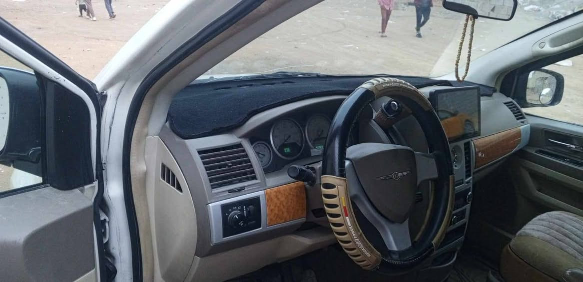 دوج كلايزر موديل ٢٠٠٨ بيه بجم السياره خير من الله جاهز من كلشي تخم تاير تبريد تدفئه مكين وكير بحاله جيده السعر ٨٧ بيه مجال بيع مستعجل *********** رقم صاحب السياره مكلف بنشر مداور ثاني يوم بسمه السياره في النجف الاشرف موجوده
