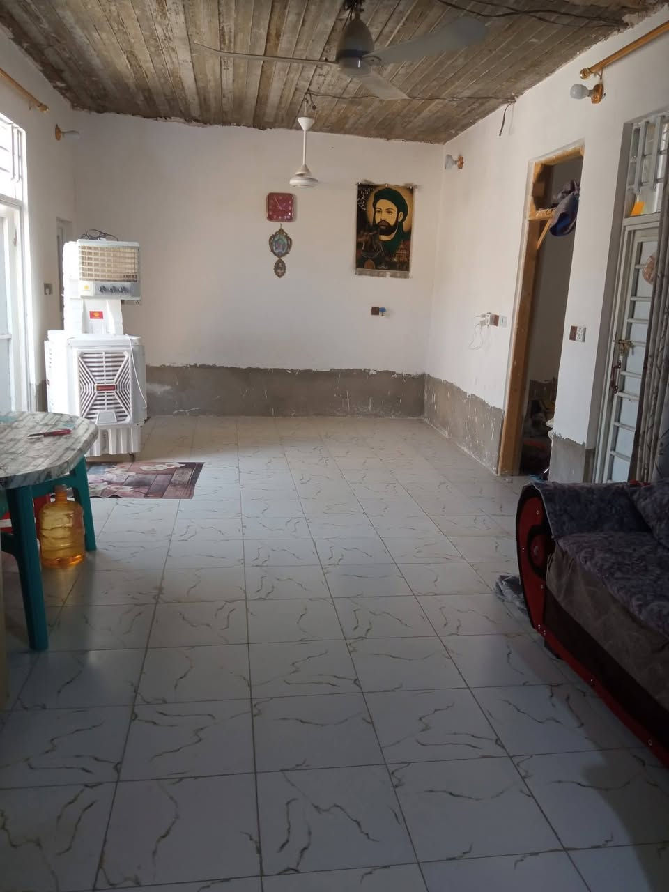 زراعي قرب سكلت الكرعاوي المساحه،١٤٠متر بي غرفتين وصاله وحمامات ومطبخ  خدمات ماء كهرباء مولده بئر ماء  السعر ٢٤ بي مجال بسيط ***********
