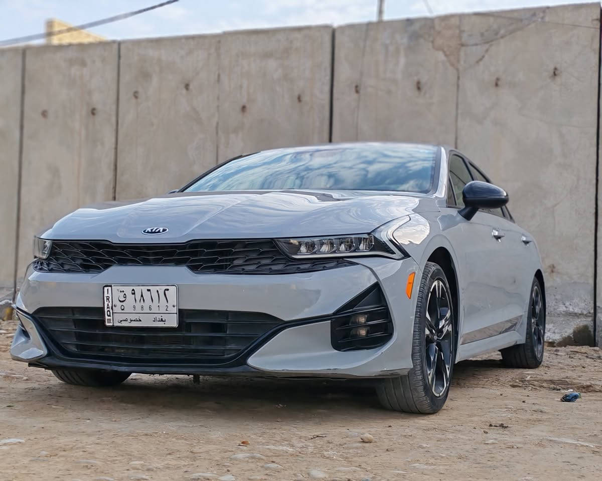 كي فايف  K5 GT-Line
فول مواصفات عدا  البانورنما 
السعر 158$ وبيه مجال
الحادث : بيه طخه على كد شبر في قاعدة السبير
وبيه كم حالوبه خفيفه مكفولة من الصبغ والتبديل 
كير محرك كفالة ماشية 60 الف ميل حقيقي
 صور الحادث  وسونر بالمنشور
المواصفات:
 • الموديل: 2021
 • اللون : اسمنتي
 • الفئة: GT-Line فول 
 •  أوتوماتيك 8 سرعات
 • المحرك: 4 سلندر  سعة 1.6تيربو
 • شاشة لمس كبيرة 
 • نظام ملاحة GPS
 • نظام صوتي فاخر 
 • بلوتوث + تايب سي + أبل كاربلاي 
+ أندرويد أوتو لاسلكي بدون كيبل 
 • دخول وتشغيل ذكي (بصمة)
 • تشغيل عن بعد
 • مقاعد السائق كهرباء
 • نظام تكييف مزدوج 
 • إضاءة داخلية LED
 • نظام اختيار وضعيات القيادة  4 (Eco - Sport - Comfort وغيرها)
 • حساسات أمامية وخلفية
 • كاميرا خلفية عالية الدقة
 • جنوط رياضية مقاس 18 إنش
 • أنوار أمامية LED بالكامل
 • أنوار نهارية DRL
 • أنوار خلفية لد متصلة 
 • مرايا كهربائية مع إشارات مع 
 • زوائد رياضية GT-Line
 • نظام تنيبه السائق 
 • حساسات مطر وتحكم أوتوماتيكي بالمساحات
 • نظام إضاءة أمامية اوتماتيك
 • نظام مانع انغلاق المكابح (ABS)
 • نظام الثبات الإلكتروني (ESP)
 • نظام المساعدة في صعود المرتفعات
 • نظام مراقبة ضغط الإطارات (TPMS)
 • نظام تحذير التصادم الأمامي
 • نظام الكبح التلقائي في الطوارئ (توقف ذاتي) 
 • نظام القياده الشبه ذاتيه
 • نظام الحفاظ على المسافه الامنه
 • نظام التنبيه عند الخروج عن المسار
 • نظام المحافظة على المسار
 • نظام مراقبة النقطة العمياء
 • فرامل يد كهربائية مع Auto Hold
  . كشنات جلد مع ختم GT
والكثير من المواصفات
موقع السيارة بغداد مدينة الصدر 
***********
