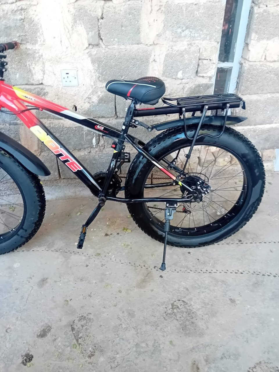 السلام عليكم بسكل جديد مامستخدم اجنبي سعره 150 مكان بغداد الحريه
رقم ***********
