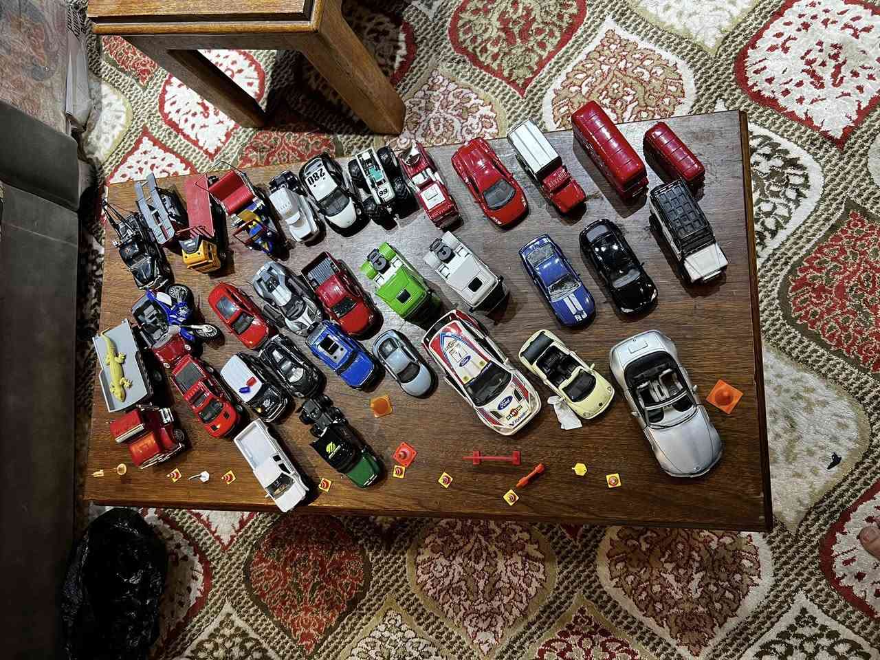 سيارات حديد كولهن بيهن صيني وبيهن يطالي مشكل 33 سياره  يدفع سعر بيهن بل عافيه ت مكاني بغداد ***********
