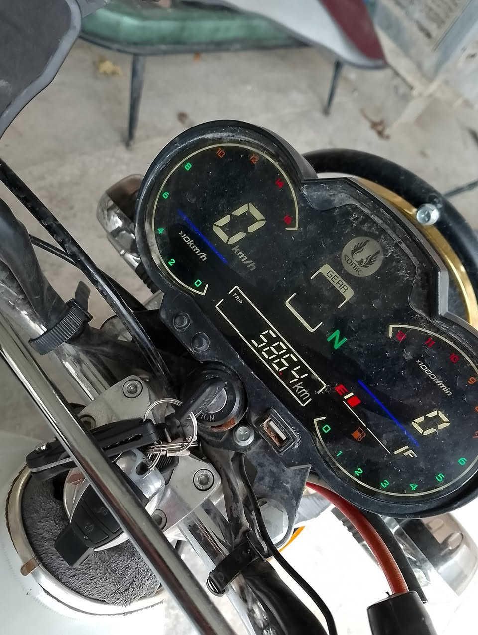 السلام عليكم دراجة سيفان موديل 2025 طالعة هاي السنة بل1 
مرقمة باسمي مداور باسمك شوكت ماتحب مكاني نجف شارع المعمل سعر 2000 مليونين وبيهة مجال قليل دراجة جديدة حيل واحلا من الصور ‏‪0781 367 1724‬‏
