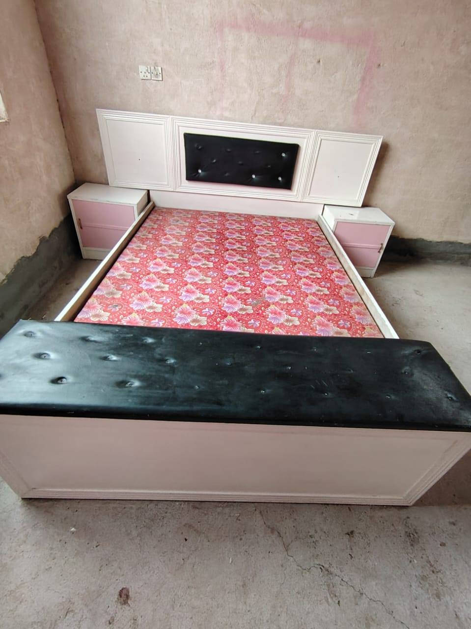 غرفة نجارة فصال تركي  شغل عراقي صبغ حراري درجة اولا السعر 650 بيه مجال قليل مكاني مسيب حي العسكري ***********
