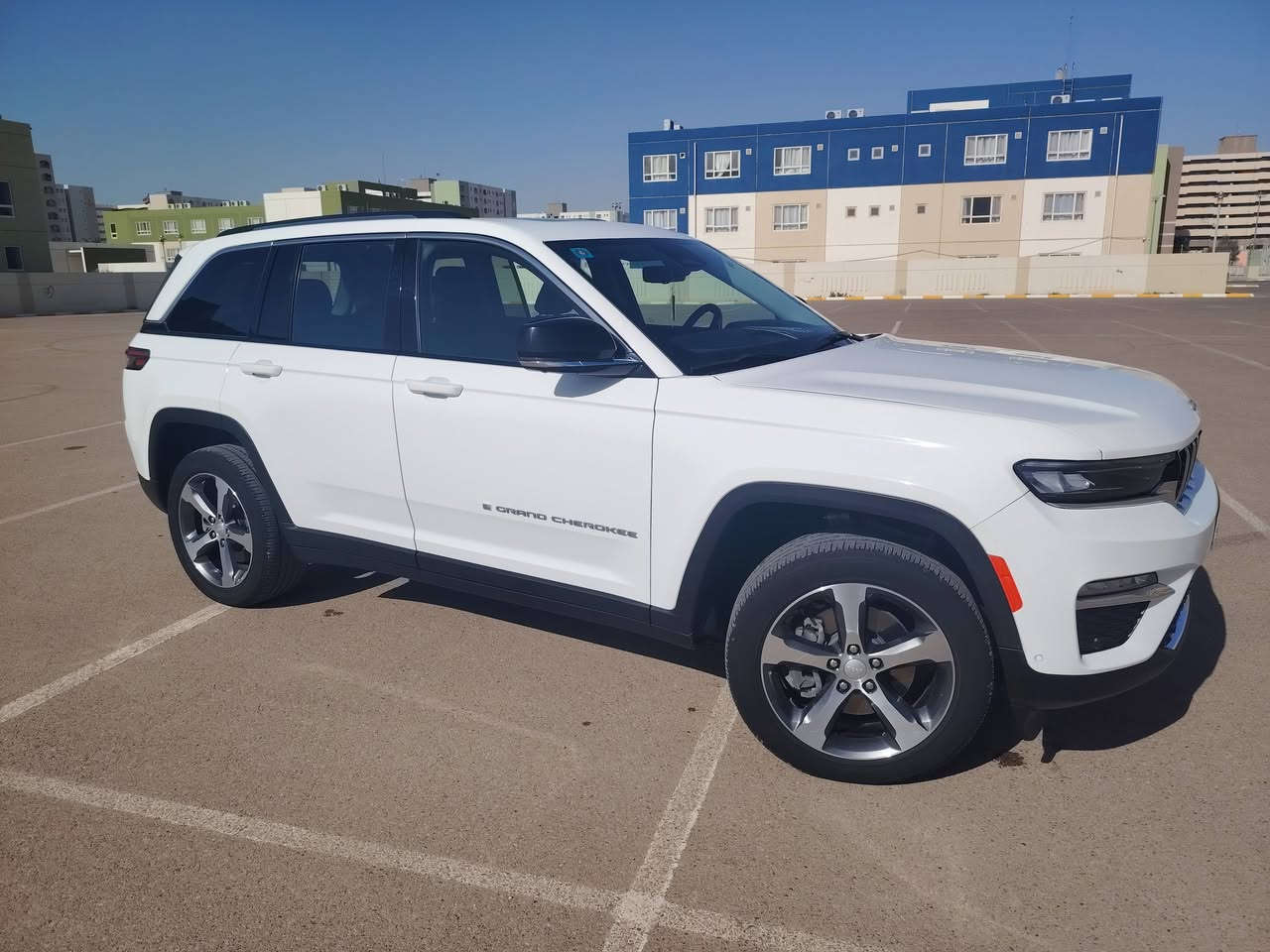 ا
دخول جديد جيب كراند شيروكي 2024 وارد امريكي
مواصفات حالها حال السومت

         حجم المكينه : 2000  تيربو + هايبرد لون ابيض وكل شيء موضح بالنشر 

المسافة المقطوعة :25الف ميل  

الضرر: خشم البنيد ركن جملق فقط

          حالة الايرباك : سليم مطاك ولا ايرباك

#مواصفاتها
 تشغيل عن بعد
كشنات جلد
كشنات كهرباء
صندوك كهرباء 
حساسات خلفيه+ زائد اماميه 
 قطع تبريد 2
اشاير بالمري
رادار امامي
رادارات 360
خمس وضعيات قياده
 بنوراما فتحتين.
كير ماوس
بصمة ابواب
خمس كاميرات بالسياره 
بدون دواخل 
(بدوون ايرباك ) 
رقم الشاصي:1C4RJYB64RC681828
فول مواصفات 1/1 بسمايه مرقم بغداد تحويل ثاني يوم
#السعر :34000$  
للتواصل***********
