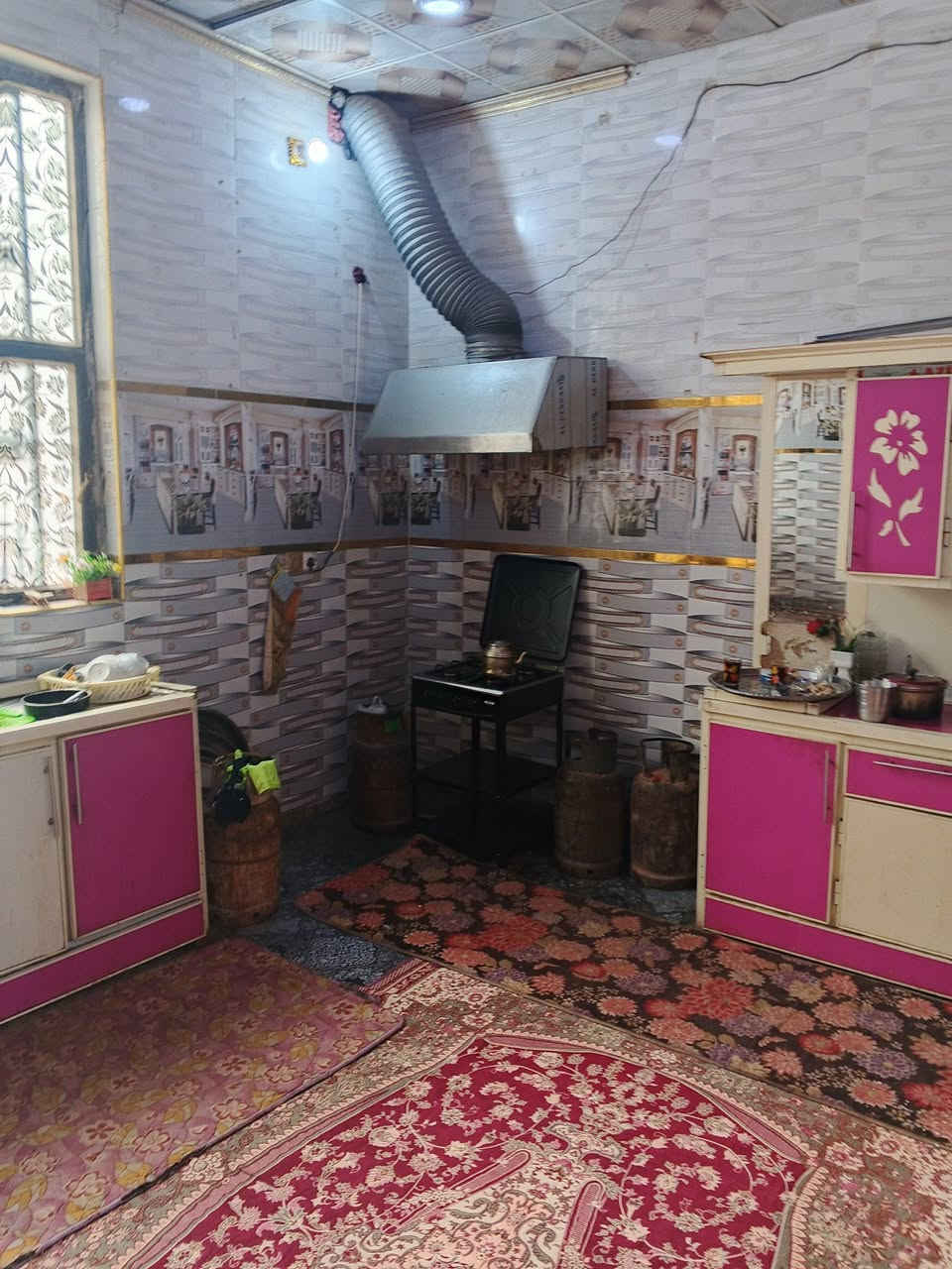 بيت 230. متر جبهه 10. نزال 23 زراعي قرب السيطرة طابوك مسلح الأساس رباط شريطي تغليف جدران سقوف ثانوية البيت ركن شارع 8 متر وشارع12. متر الأبي مال ألمي اباب الحوش كهرباء نهروان  تواصل اتصال فقط بيه واتساب
***********
