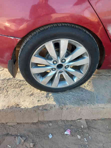 اسلام عليكم
ويل سيراتو للبيع
تايرات نضافه ٨٠ /١٠٠
حجم الويل ١٧ 
زوج بلاديات 
وزوج مصبوغات 
السعر ٢٧٥
واسط قضاء الصويره 
***********
***********
