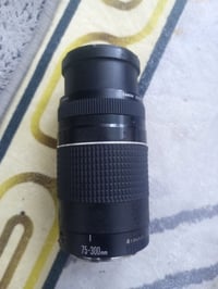 عدسة كانون • كاميرا