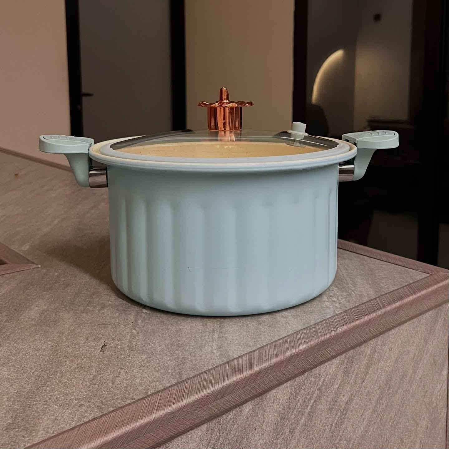 ✨ عرض حلو ولطيف لعيونكمقدر Roman Holiday ميكرو ضغط من DMG – الطبخ السهل يبدأ هنا! @manzili.h 

سعة 10 لتر مثالية للعائلة والعزايم 👨‍👩‍👧‍👦
🔥 طهي أسرع بنظام Micro Pressure Stewing مع نكهة أحلى
🔒 غطاء بقفل دوّار لسهولة الاستخدام
🍳 مناسب لجميع المواقد

قدر واحد… يريحك في كل طبخة! 💪🍽
السعر:14500

#عالم_المنزلي #قدر #ضغط#منزلية #

***********📞📞
