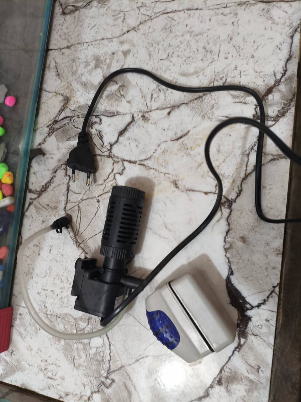 السلام عليكم متاح حوض اسماك مع الغراض كامله والاكل ب60
رقمي ***********
