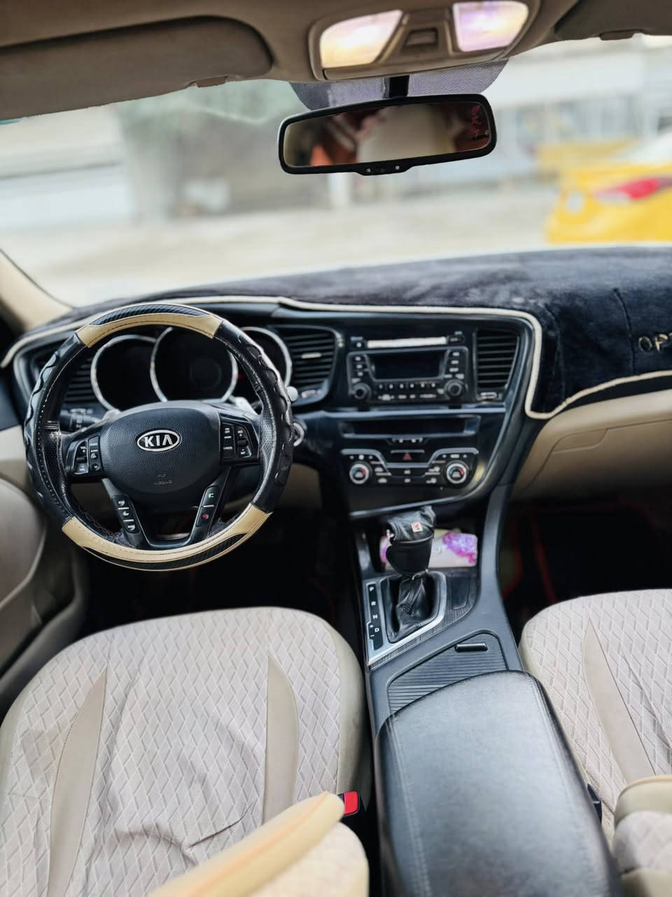 السلام عليكم
كيا اوبتيما موديل ٢٠١٢
 فول مواصفات، بصمه، بانوراما، مكفولة من صبغ، من تبديل، من حادث 
بيها ملاحظات بسيطه 
السياره بإسمي، رقم بغداد 
السعر/ ١٢٨
عنواني/ حله شارع ٨٠ 
رقم/ ***********
***********
