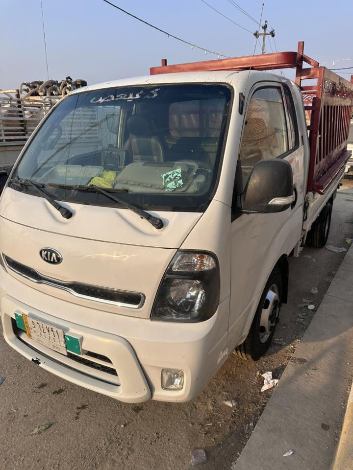 سلام عليكم كيه مسكر 
السياره مكفوله كفاله عامه 
مديل 17 رقم بغداد تحويل ثاني يوم 
مكينه كير اكسن كفاله 
تحويره 14 ستد 27 
مكان بابل سده 
السعر 28 
***********
