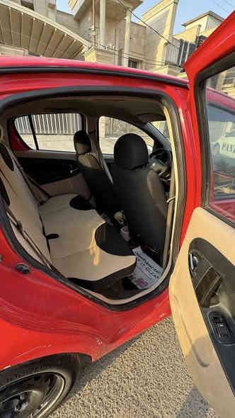 سلام عليكم بانده 2013
مصبوغه حزام للجمالية
صدر بحاله ممتازه 
مكينه بحاله منتازه 
كير ممتاز 
تبريد شغال 
مكان السياره بغداد الدورة 
سعر السياره 40 
***********
