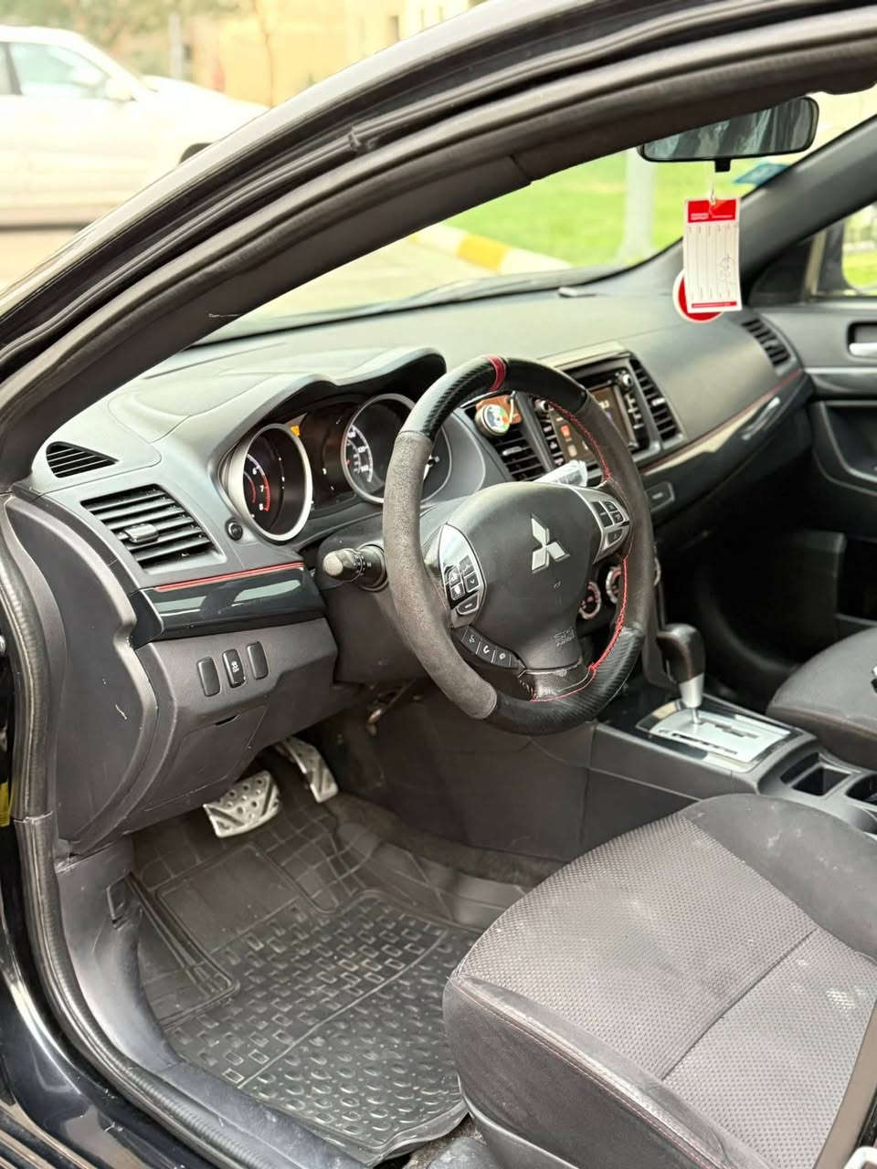 السلام عليكم
للبيع أو مراوس ب ام جي
لانسر قرش 2017 وارد 
مواصفات 
فتحة سقف
تحكمات
شاشة كامرة خلفي بلاد
لايت زينون 
مكينة 2400 جديد
كير جديد 
حادثة
جاملغ وبنيد 
+جاملغات بخ جمالية من أمريكا
السعر 105
***********
مكان بغداد او نجف
