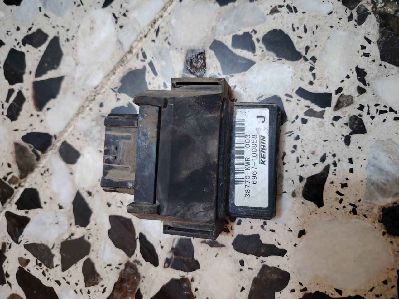 السلام عليكم
يتوفر جميع ادوات احتياطية ل فاز وال 010 و 0.11
جويتر
ضفيرة
راديتر
حساس انقلاب
ويالة
سوادات
جوزة
بصمات
عقل
والخ...
كلشي يخص الفاز والصفر ١٠ موجود 
*********** يوجد توصيل لكل المحافظات مجانا
