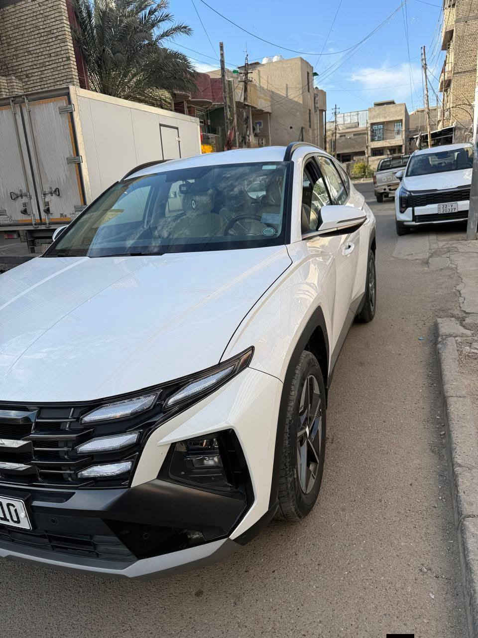 السلام عليكم 
توسان للبيع 
الموديل : 2025
عداد الكيلومتر : 40 الف كيلومتر
المواصفات :
شاشة متصلة
كاميرا خلفية
حساسات خلفية
حساسات امامية
بصمة
ترحيب
تحكم كشنات كهرباء
تبريد كشنات
جنطة كهربائية
والمواصفات الباقية المعروفة

بيها بارد بسيط بالجنطة 
السعر : 222 
مكاني كربلاء 
للأستفسار :  ***********
