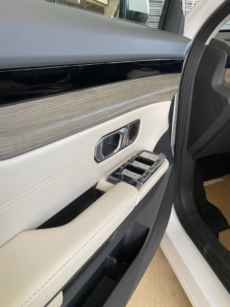 جيتور داشينك ٢٠٢٦
جلد و كرسي كهرباء و داخل ابيض ملكي 
وأوامر صوتيه وتكم ستيرن واشاير بل مري وحساسات و كامره خلفيه وويل ١٨ 

ضمان ١٠ سنوات من شركه هارلم 
آخر قطعه عندي زيروووو 

وسعرها بس ٢٥ مليون و ٢٥٠ الف  

مكان الوزيريه / شركه الزبون 
***********
