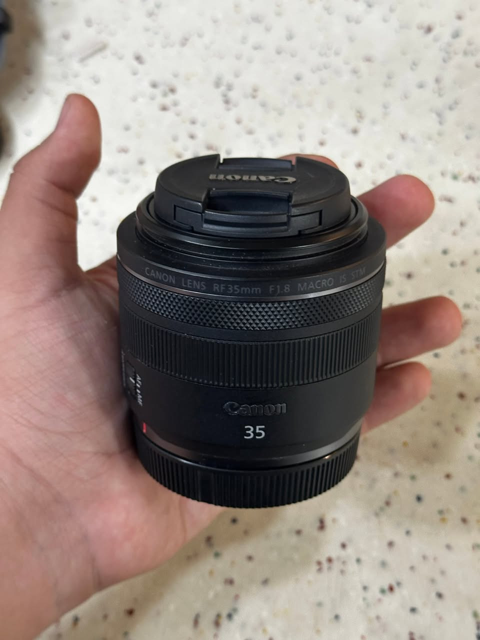 canon RF 35mm f1.8 macro
نظافتها 100‎%‎
سعرها 450 الف توصيل مجاني لكل محافظات العراق
*********** واتساب
