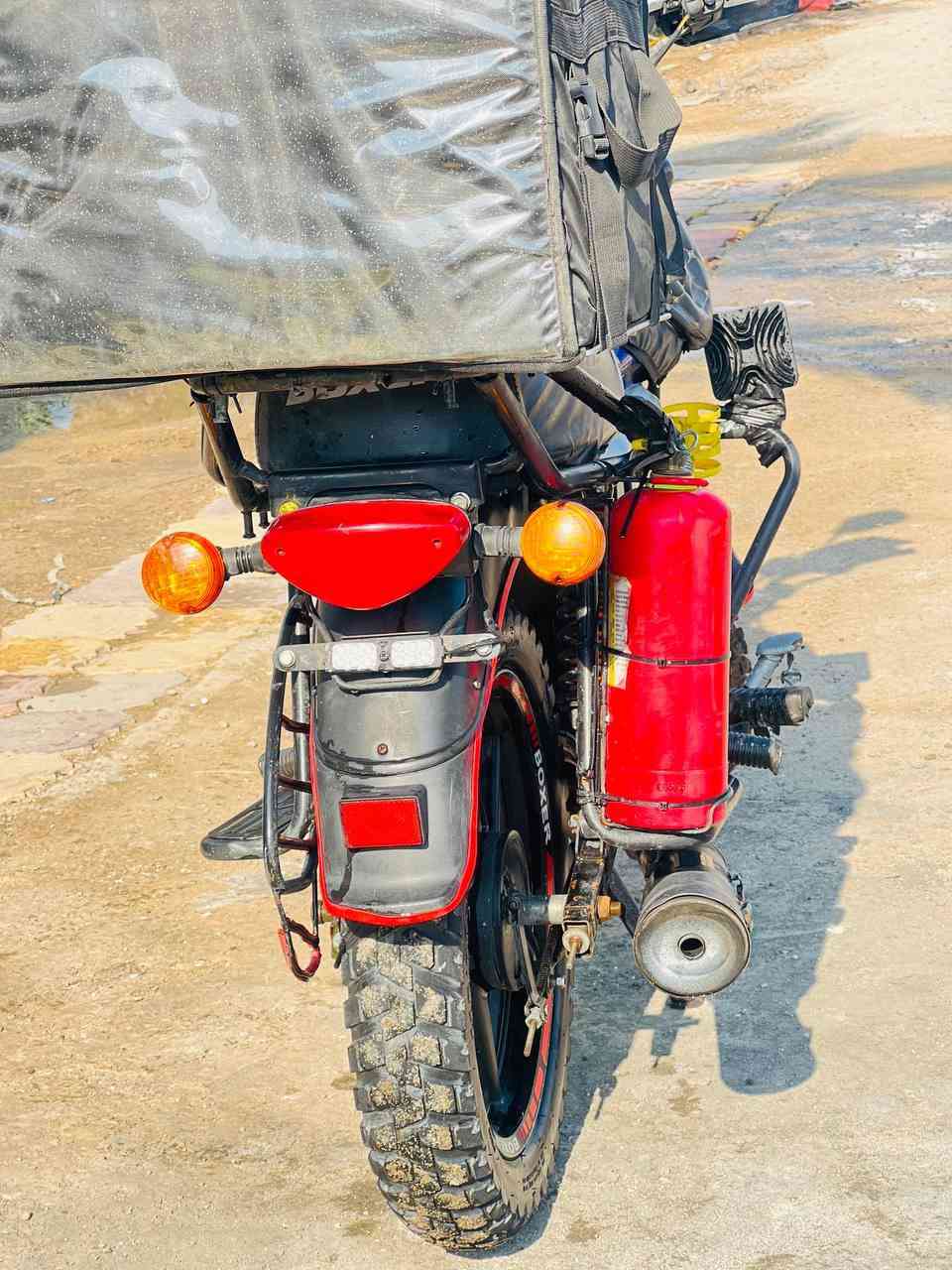 دراجة بوكسر للبيع موديل ٢٠٢١ مجفت جديد السعر ٩٠٠ و بيهة مجال حك الجية مكاني بغداد حي العامل رقمي *********** فقط واتساب اوراقها موجودة
