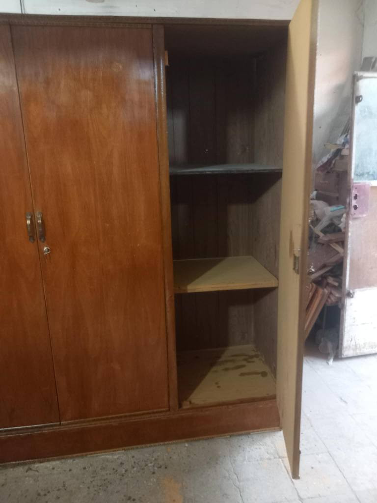 كنتور 4باب صاج  مستعمل السعر 190 وبي مجال الداخل عادي والظهر معاكس العنوان بغداد الكرخ تقاطع درويش البياع شارع البداله الانتصارسوق اميمه فرع مجمع الرازي ع اليمنه منتصف شارع ع اليسرى خلف مي اور
***********
*********** بغداد, العراق
