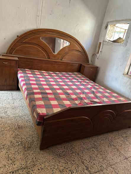 السلام عليكم غرفه اخشاب للبيع صاج تفصال مو سوكي #لسعر 600 وبيهه مجال مكاني زعفرانيه ☎️ #التواصل📞***********
