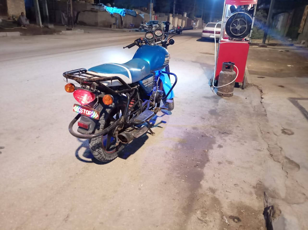 سلام عليكم دراجه 
تاي وان 
جديده استخدام قليل 
الناصريه حي الفداء شارع المدارس ***********
سعره مليون و250
وبيه مجال
