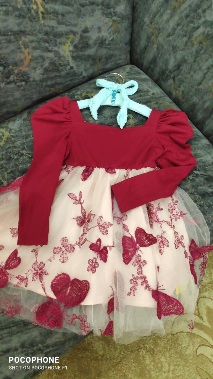 هلو بنات منو تريد هذا الفستان
من عمر سنه ونص الى سنتين ونص يلبس 
الطلب بالشركه عند المندوب  الي تريده توصيل مجاني افضل ميصير راجع لان اني بغداد ويتأخر والله تجنن وفحصيها
محيط الصدر شبر واربع اصابع والطول شبرين وكف ليكرا والخصر لاستيك 
بهاري صيفي تلبس الي تريدها حتى باجر توصلج حاليا يم المندوب


**إذا كنت صاحب هذا الإعلان وتريد حذفه لأي سبب، رجاءا أرسل رسالة إلى الدعم الفني**