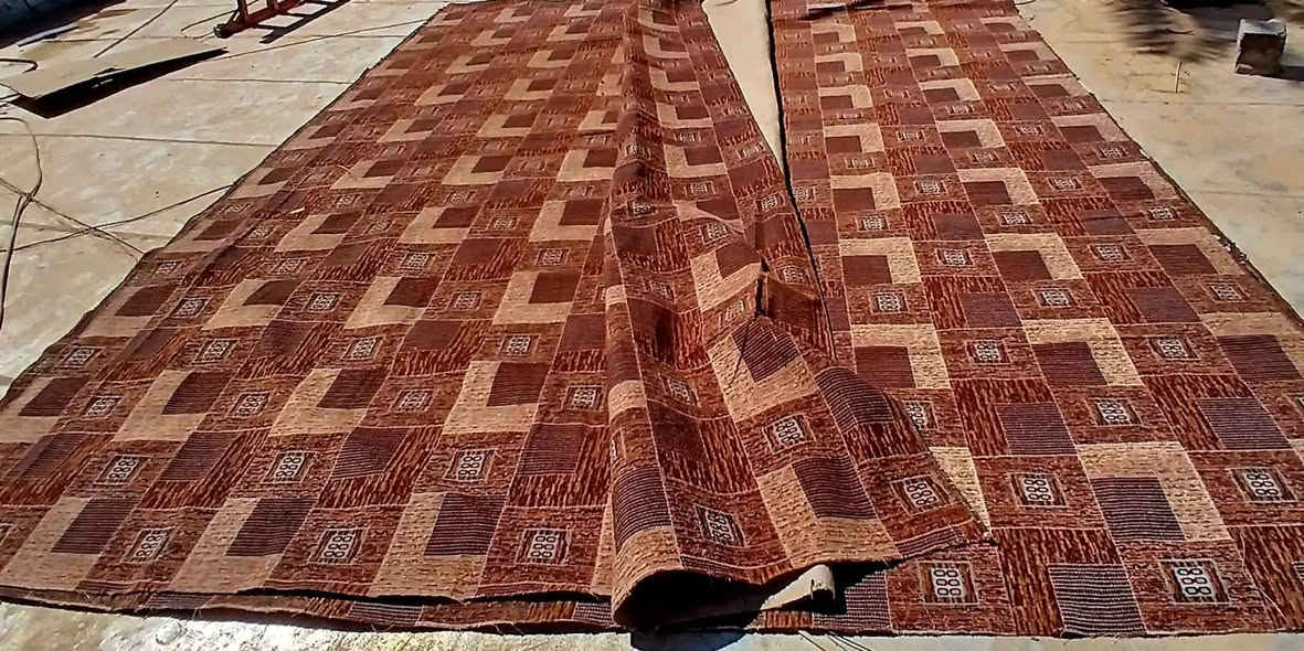 كاربد تركي نضيفات طول ٥ متر والعرض ٤ متر *********** سعر الواحد ب100
