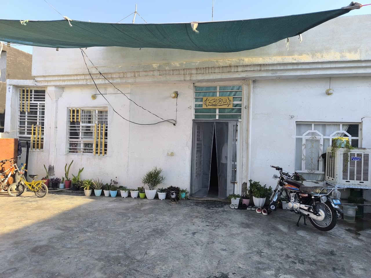 السلام عليكم
بيت للبيع مساحة 260متر 

الموقع حي الخضراء عند دخول سيطرة جلولاء  الفرع ع اليمين قريب من المصلح التلفزونات   غانم ابو سارة 

الرقم :***********
