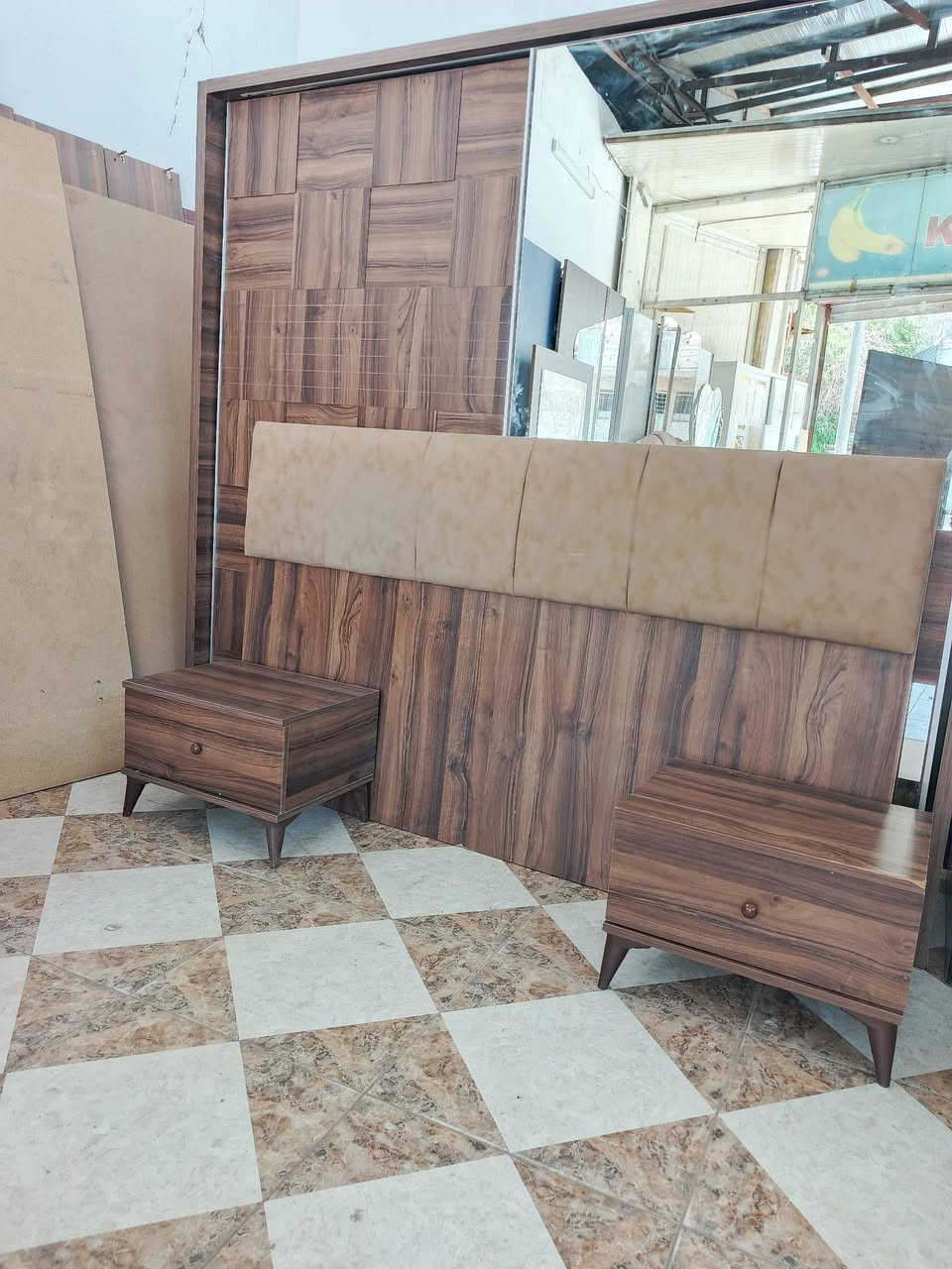 غرفه نوم تركيه 5 قطع ويا الشد والنقل 
💰 السعر: 350 ألف دينار عراقي فقط!
📍 الموقع: كركوك – شارع صلاح الدين (خان تمر) – قرب ماركت صباح.
📞 للإستفسار والحجز المباشر:
هاتف: ***********
واتساب: ***********
📱 تابعونا للمزيد من العروض الحصرية:
تيك توك & إنستغرام: aslan_kirkuk
🚚 التوصيل: متوفر داخل كركوك فقط.
🔄 ملاحظة: (إذا عندك غرفة تريد تبيعها.. نحن نشتري غرف النوم والأثاث المستعمل أيضاً! أرسل لنا الصور على الخاص أو الواتساب ونعطيك أفضل سعر).
معرض أصلان.. نورتونا، وبيتنا بيتكم! 🦁🌹
